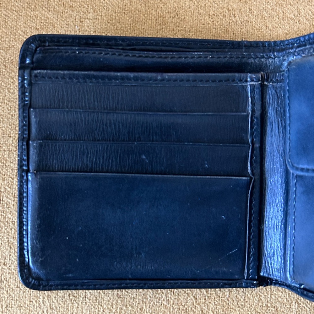 Louis Vuitton Epi Men’s Bi-Fold Wallet - Picture 3 of 13
